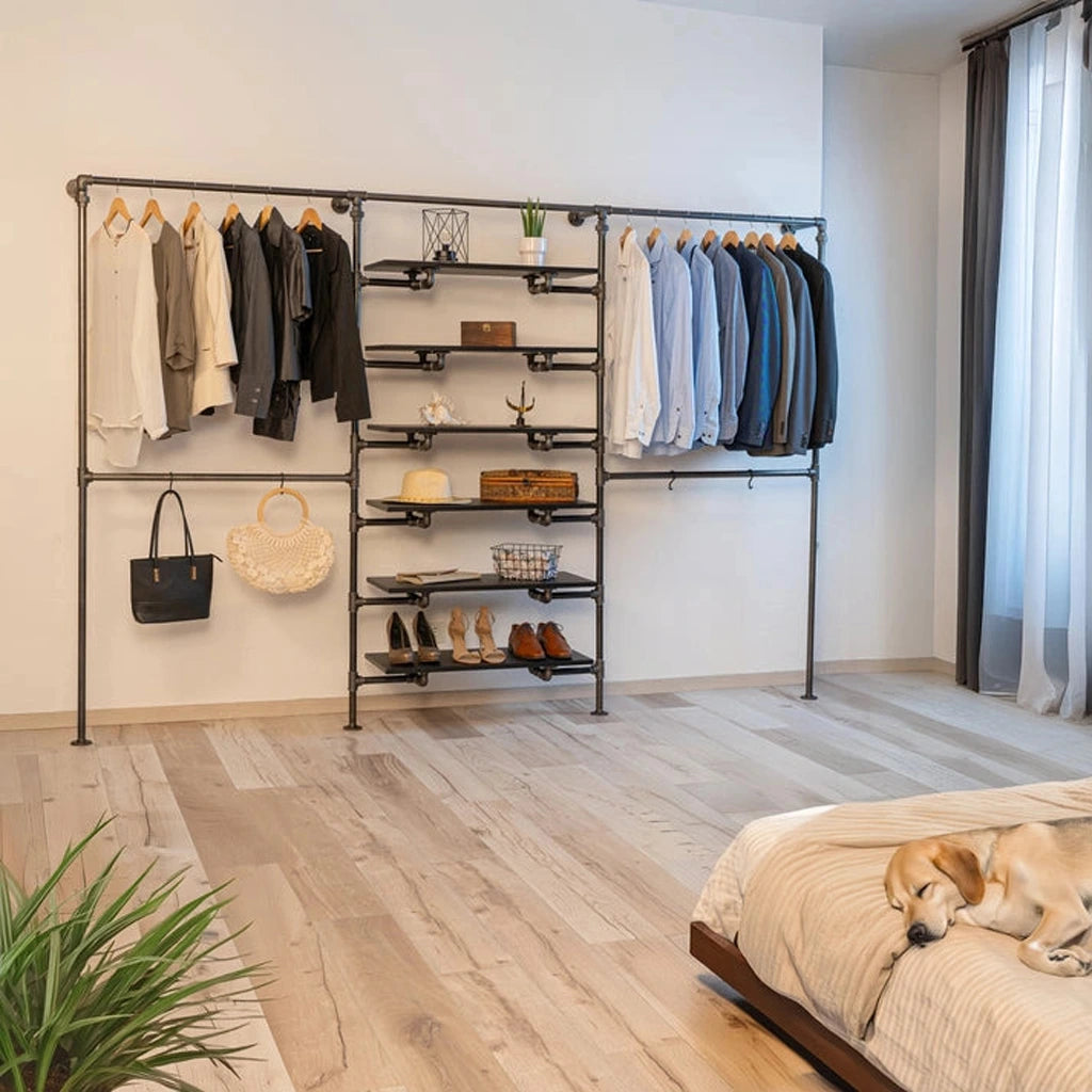 urb.style Quincy wandmontierte Kleiderstange Rohrregal mit drei Felder mit Kleidung Rattankörbe Schuhe 
